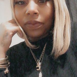 Meet your Posher, Courtney